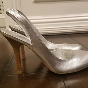 Jessica Simpson Hendo Silver Metallic Leather Pump